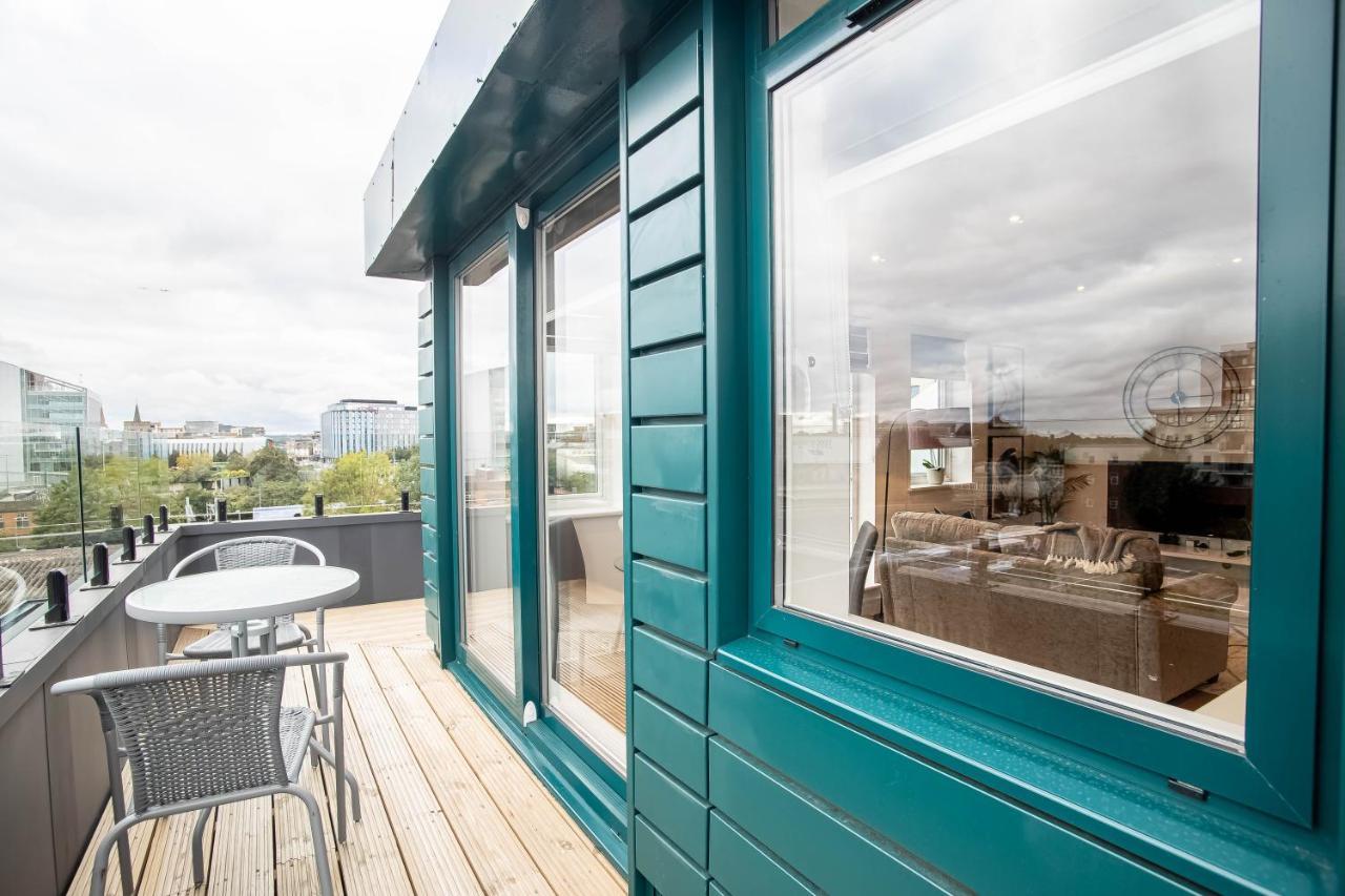 Two Bed Flat With Wrap Around Terrace Near Legoland, Windsor, Tube Station Apartment สลาว ภายนอก รูปภาพ
